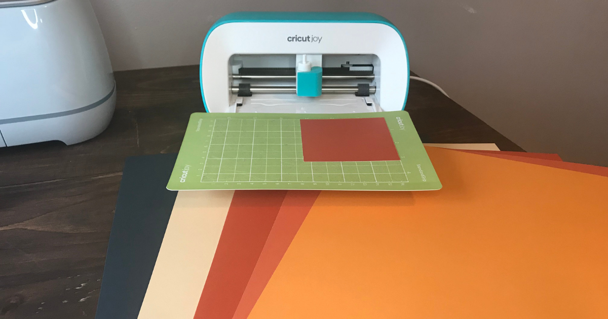 Cricut Joy and the card stock to make the Thanksgiving Table decor Ideas